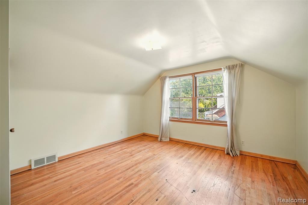 826 Shoreham Road Grosse Pointe Woods, MI 48236 - Photo 20 of 32
