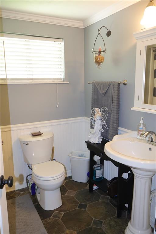551 Muse-Bishop Road McDonald, PA 15057 - Photo 14 of 38 a bathroom with a sink a toilet and mirror
