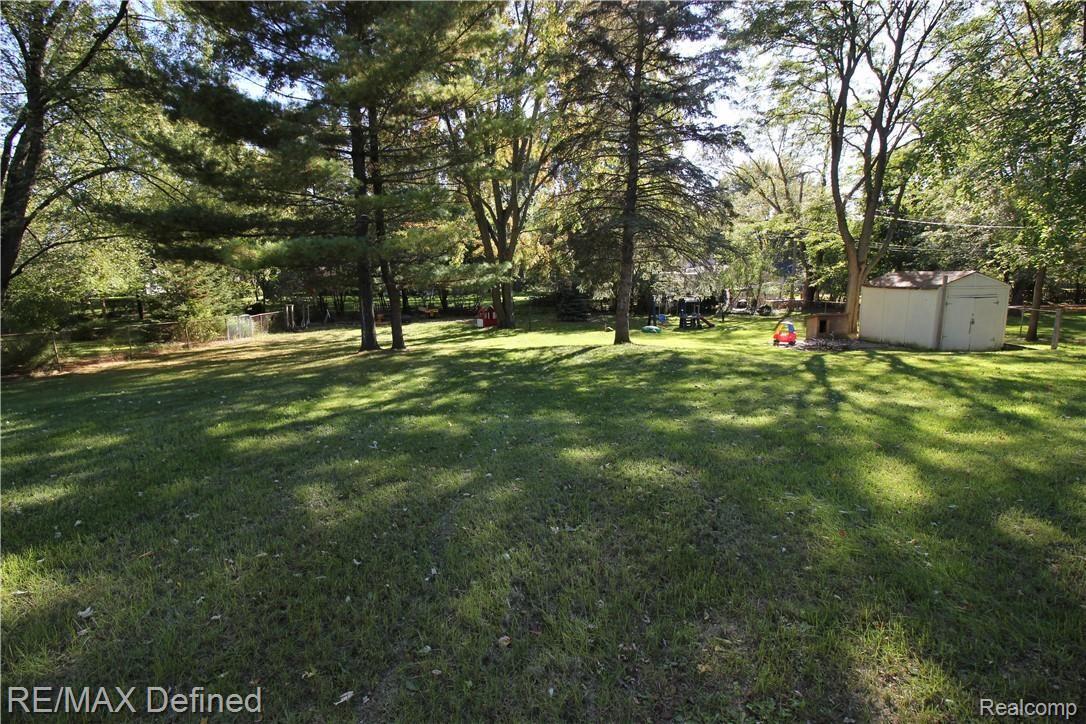 1150 East Auburn Road Rochester, MI 48307 - Photo 13 of 13 Large Fenced Backyard