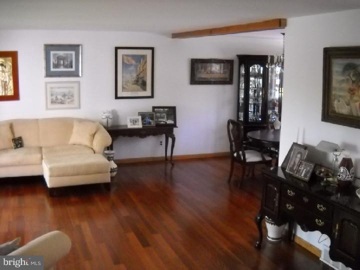 712 Carmet Road Rydal, PA 19046 - Photo 8 of 18 Living Room