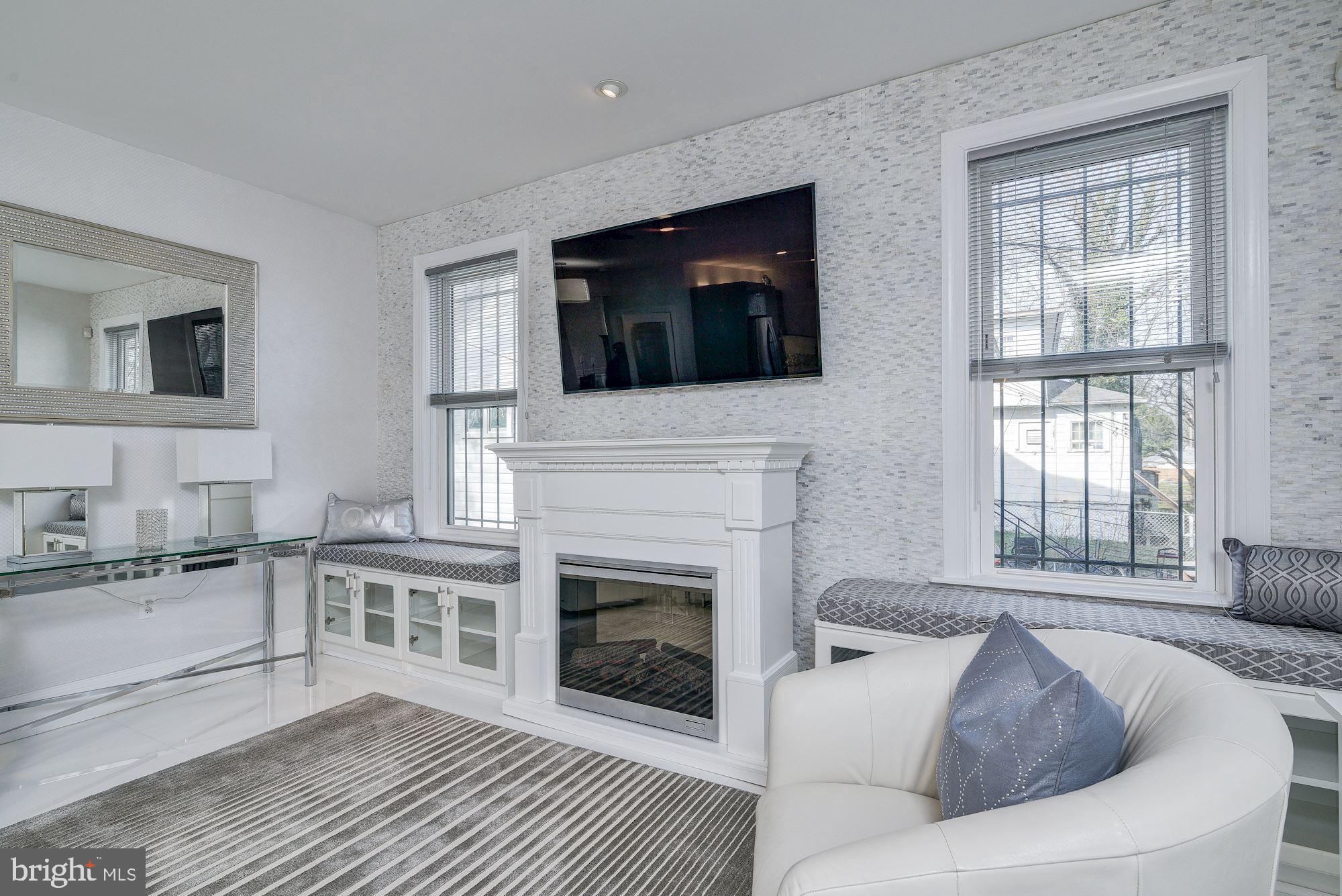 4200 Ridgewood Avenue Baltimore, MD 21215 - Photo 11 of 48 Family Room