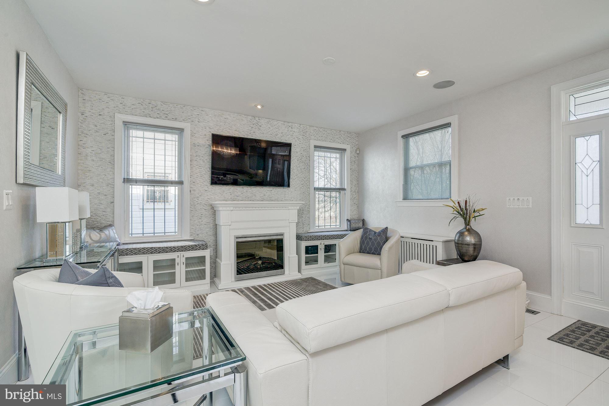 4200 Ridgewood Avenue Baltimore, MD 21215 - Photo 10 of 48 Family Room