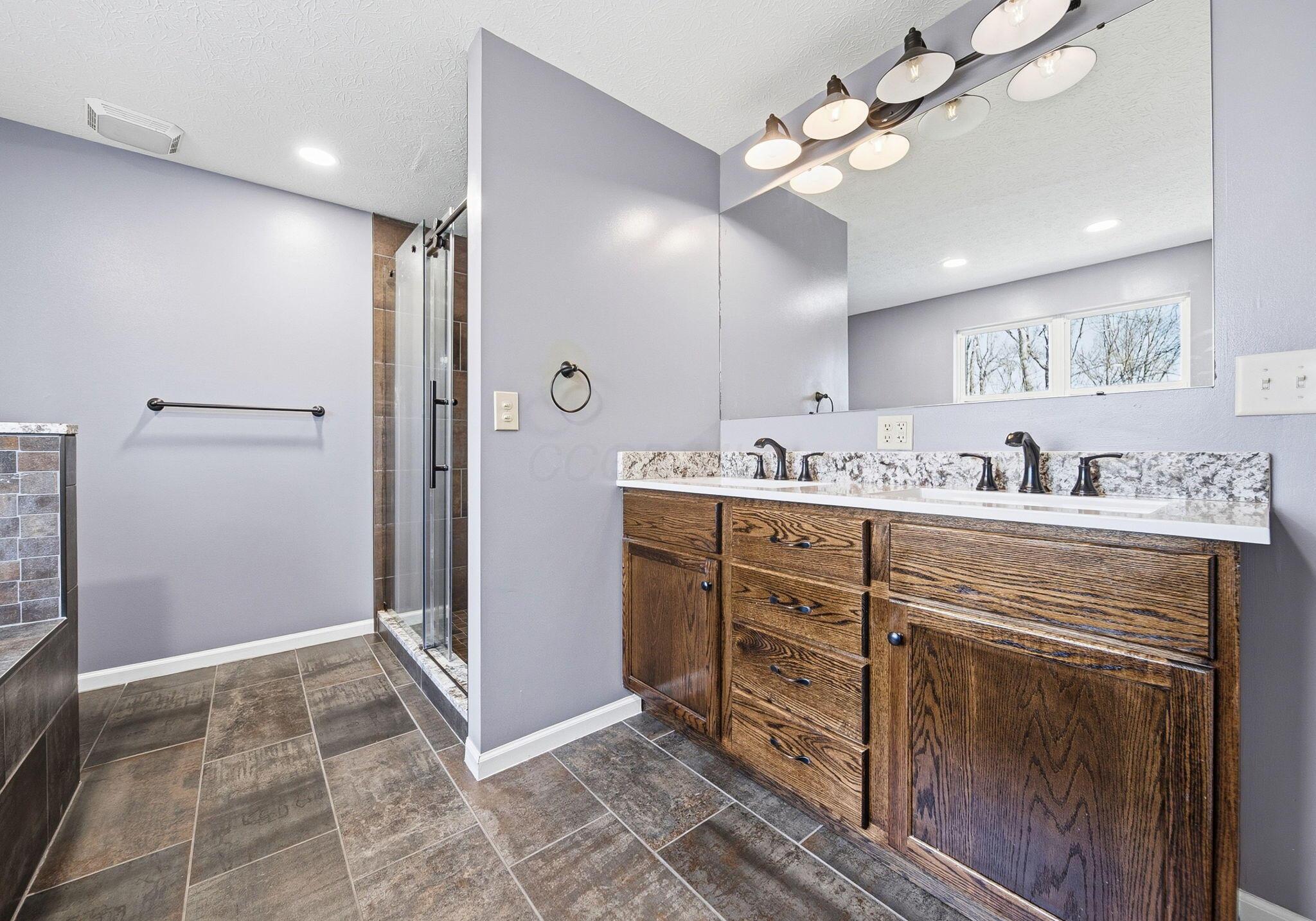 24646 Woltz Road Rockbridge, OH 43149 - Photo 28 of 64 Owners Suite Bathroom