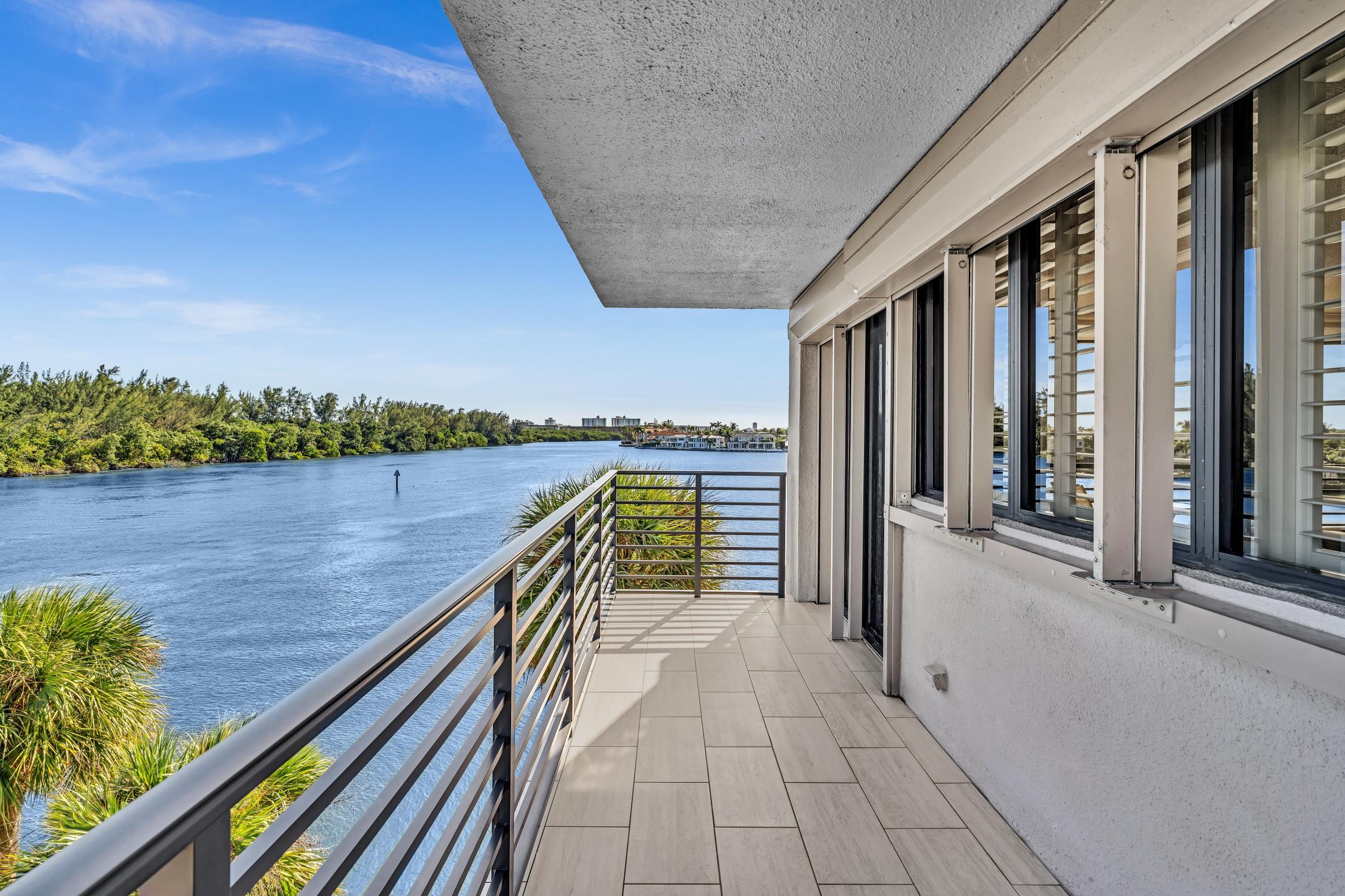 900 Northeast Spanish River Boulevard, Unit 4E Boca Raton, FL 33431 - Photo 19 of 26 a balcony with view of city