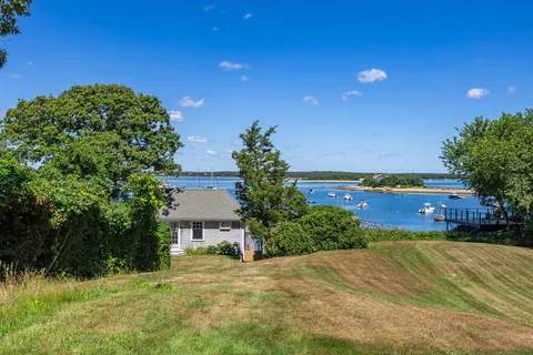 $2,495,000 | 250 Scraggy Neck Road, Cataumet, MA 02534