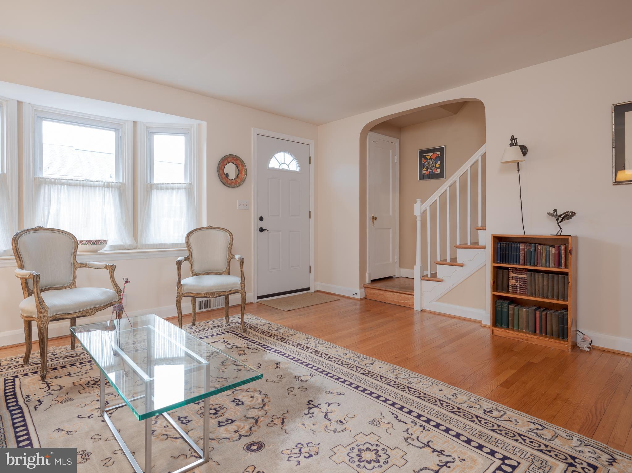 221 Overbrook Road Baltimore, MD 21212 - Photo 3 of 39 Living room