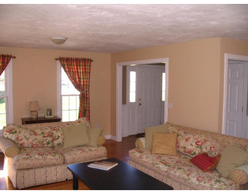 4 Mary Road North Reading, MA 01864 - Photo 3 of 20 Gallery Image 3