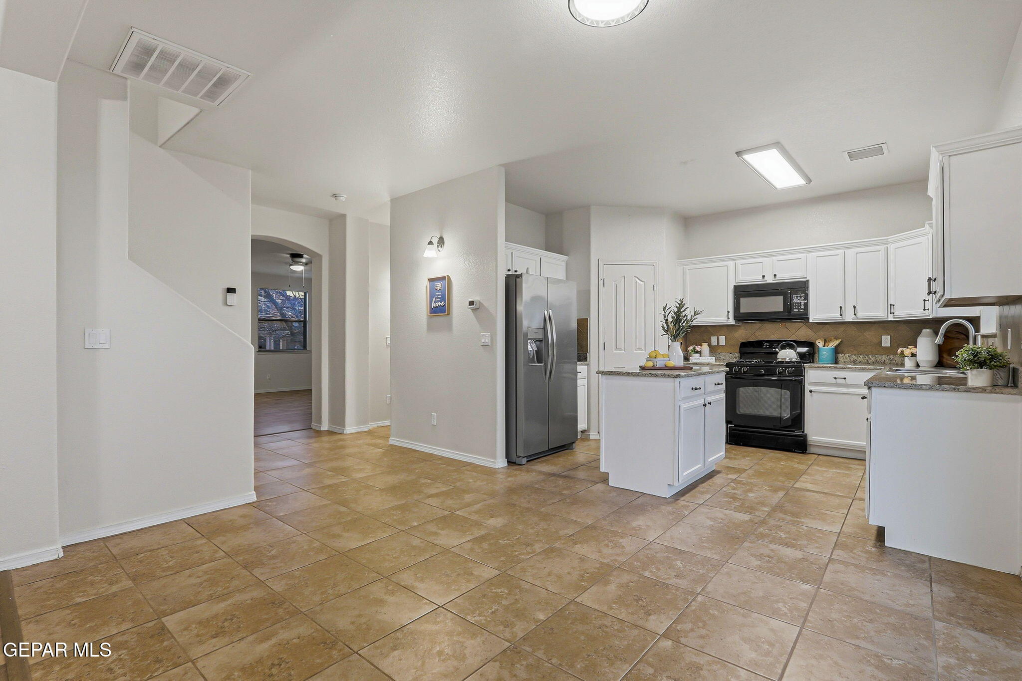 5024 Copper Ranch Avenue El Paso, TX 79934 - Photo 14 of 57 34-web-or-mls-IMG_9570