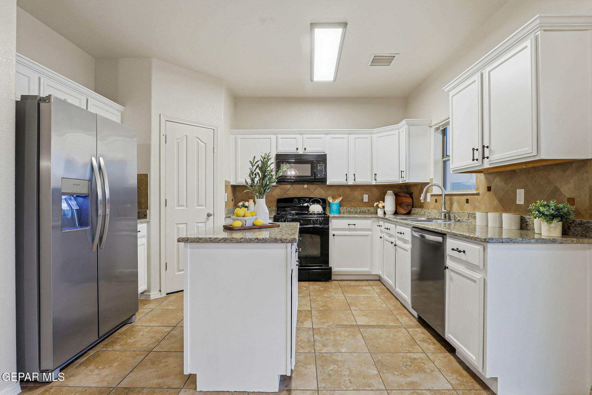 5024 Copper Ranch Avenue El Paso, TX 79934 - Photo 15 of 57 35-web-or-mls-IMG_9577