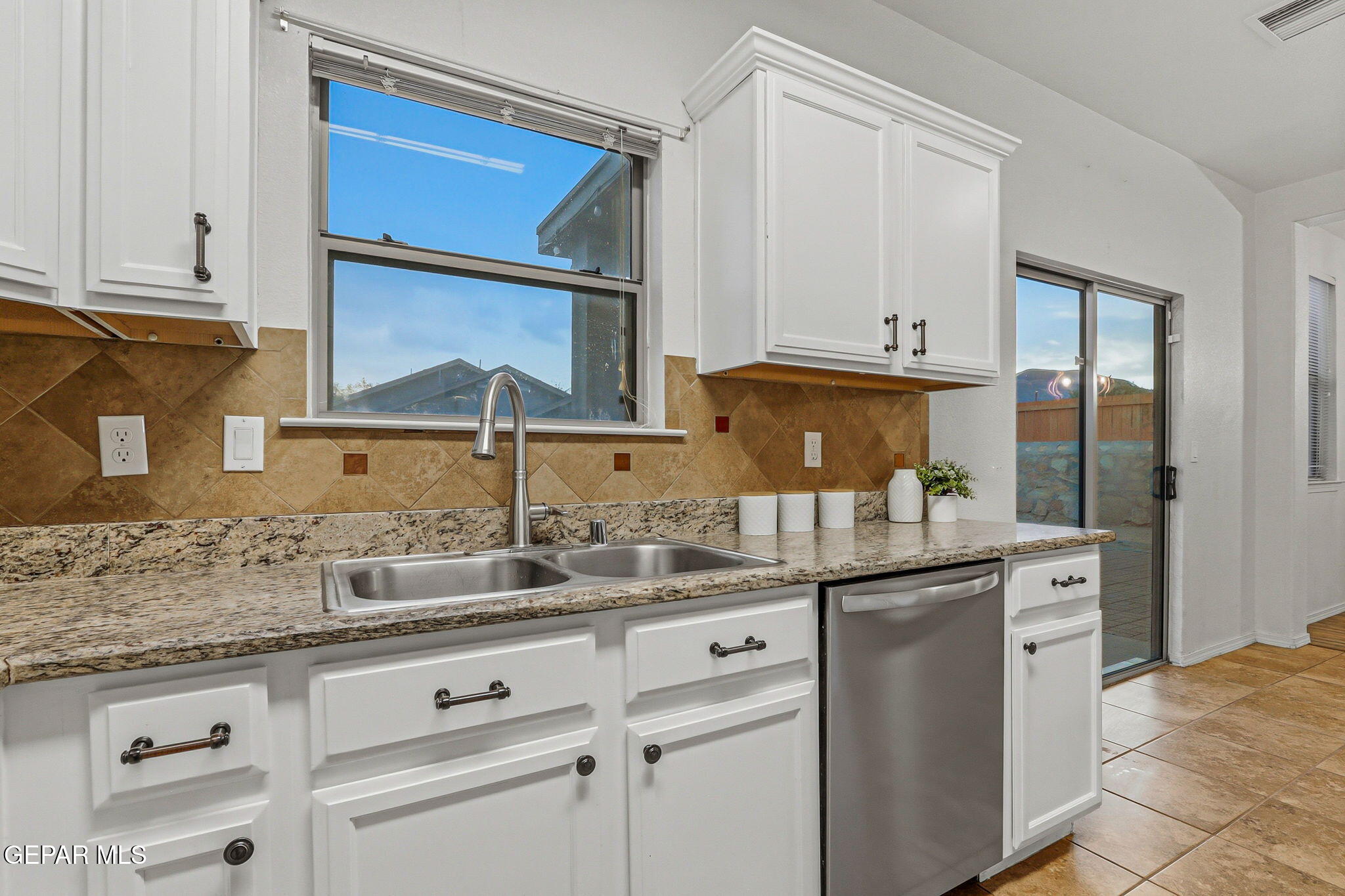 5024 Copper Ranch Avenue El Paso, TX 79934 - Photo 19 of 57 38-web-or-mls-IMG_9598