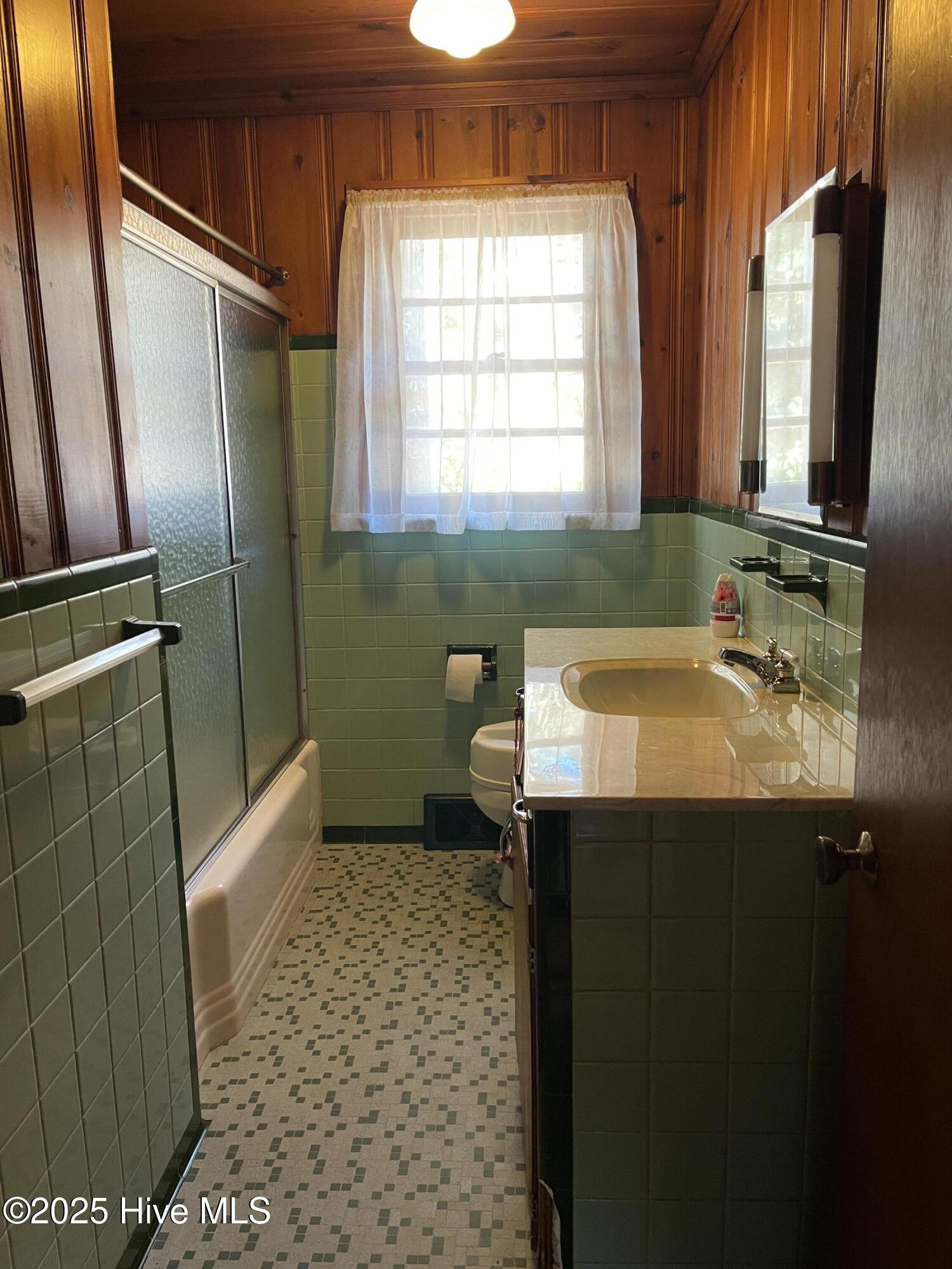 5134 Greenpine Road Farmville, NC 27828 - Photo 17 of 21 Hall Bath