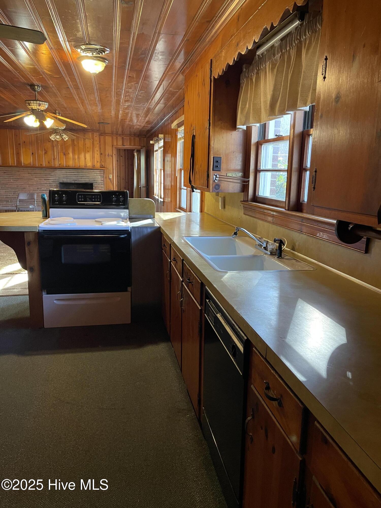 5134 Greenpine Road Farmville, NC 27828 - Photo 4 of 21 Kitchen