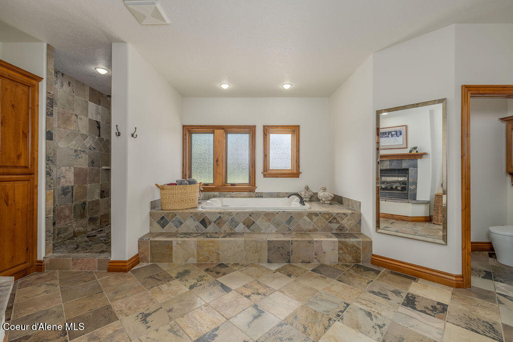 1560 East Bruin Loop Hayden, ID 83835 - Photo 23 of 55 Primary Bath