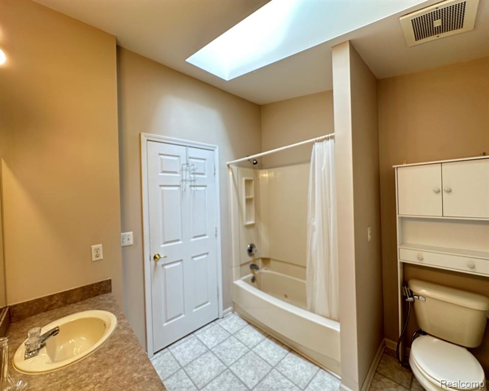 7 Georgetown Court Dearborn, MI 48126 - Photo 18 of 25