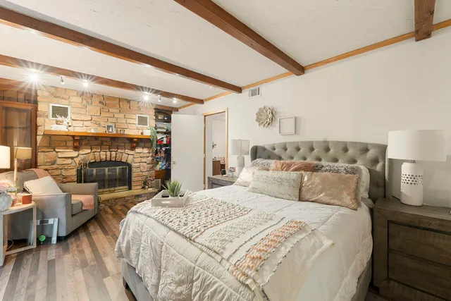 $294,000 | 2449 Leyden Avenue, River Grove, IL 60171