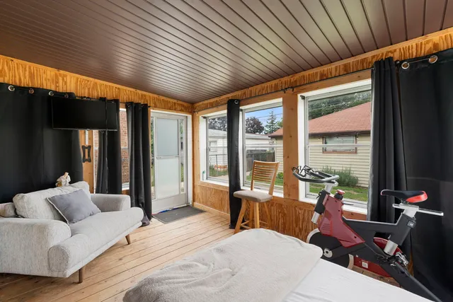 $294,000 | 2449 Leyden Avenue, River Grove, IL 60171