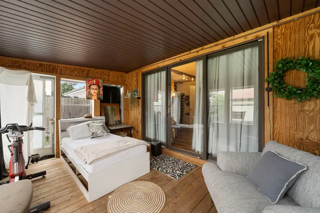 $294,000 | 2449 Leyden Avenue, River Grove, IL 60171