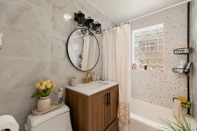 $294,000 | 2449 Leyden Avenue, River Grove, IL 60171