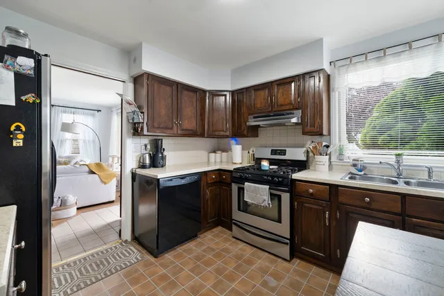 $294,000 | 2449 Leyden Avenue, River Grove, IL 60171