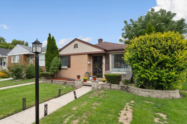 $294,000 | 2449 Leyden Avenue, River Grove, IL 60171