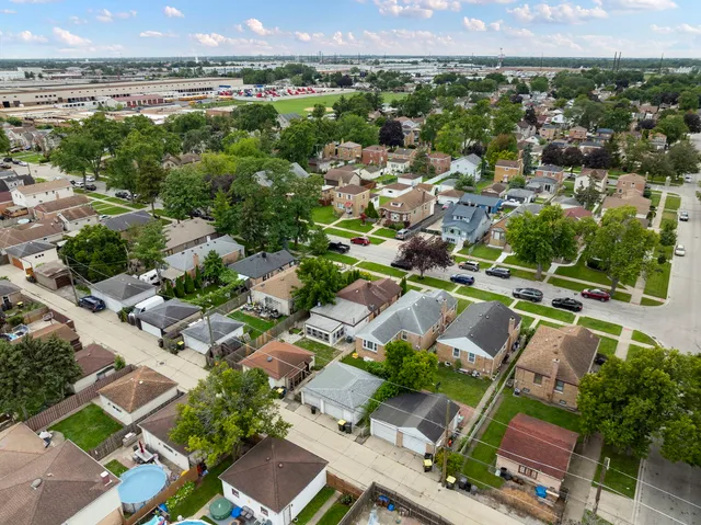 $294,000 | 2449 Leyden Avenue, River Grove, IL 60171