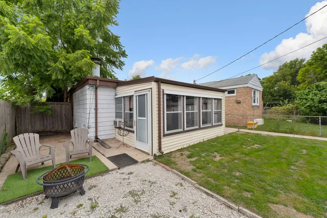 $294,000 | 2449 Leyden Avenue, River Grove, IL 60171