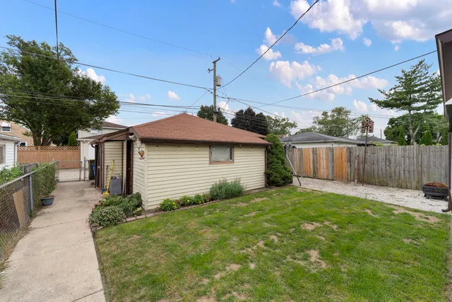 $294,000 | 2449 Leyden Avenue, River Grove, IL 60171