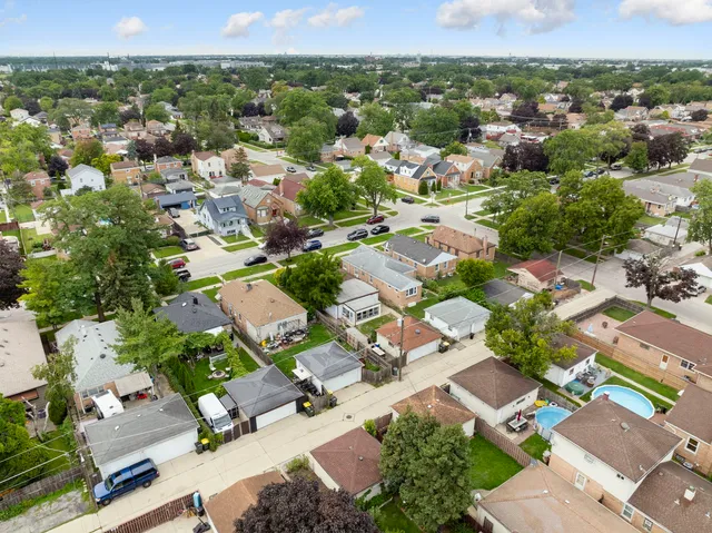 $294,000 | 2449 Leyden Avenue, River Grove, IL 60171