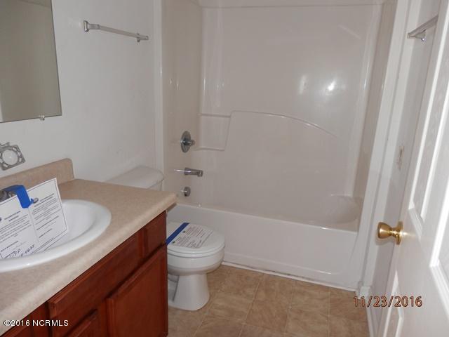 166 Kelly Circle Hubert, NC 28539 - Photo 9 of 10 bth3
