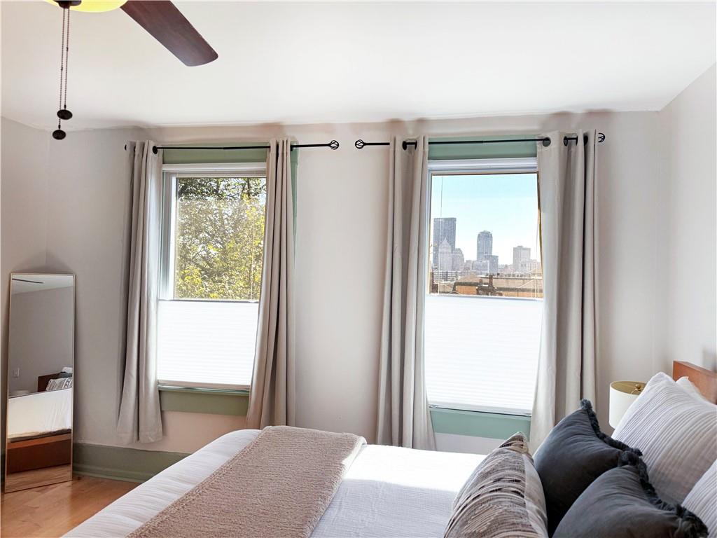 520 Knoll Street Pittsburgh, PA 15212 - Photo 18 of 47 a living room with furniture and a window