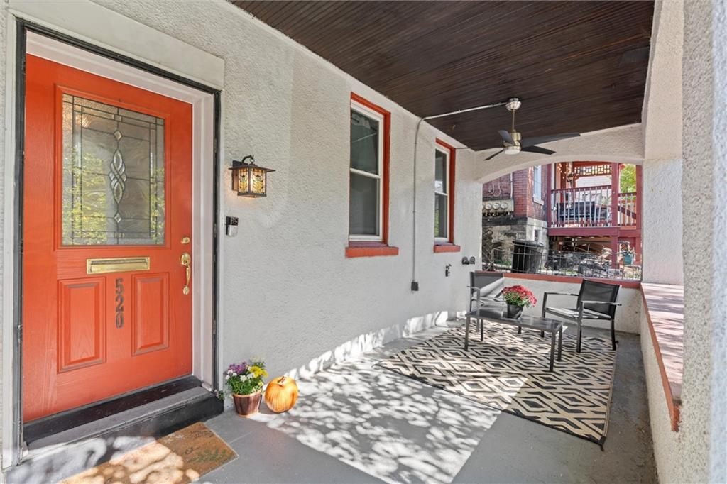 520 Knoll Street Pittsburgh, PA 15212 - Photo 34 of 47 a living room with furniture