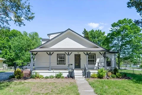 $260,000 | 1502 East 135th Street, Grandview, MO 64030