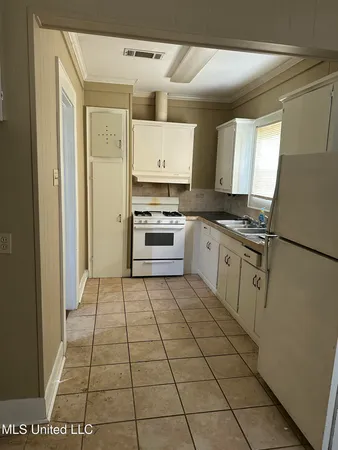 $65,000 | 402 West Jefferson Avenue, Greenwood, MS 38930