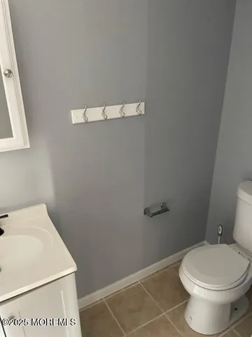 a view of empty room with front door