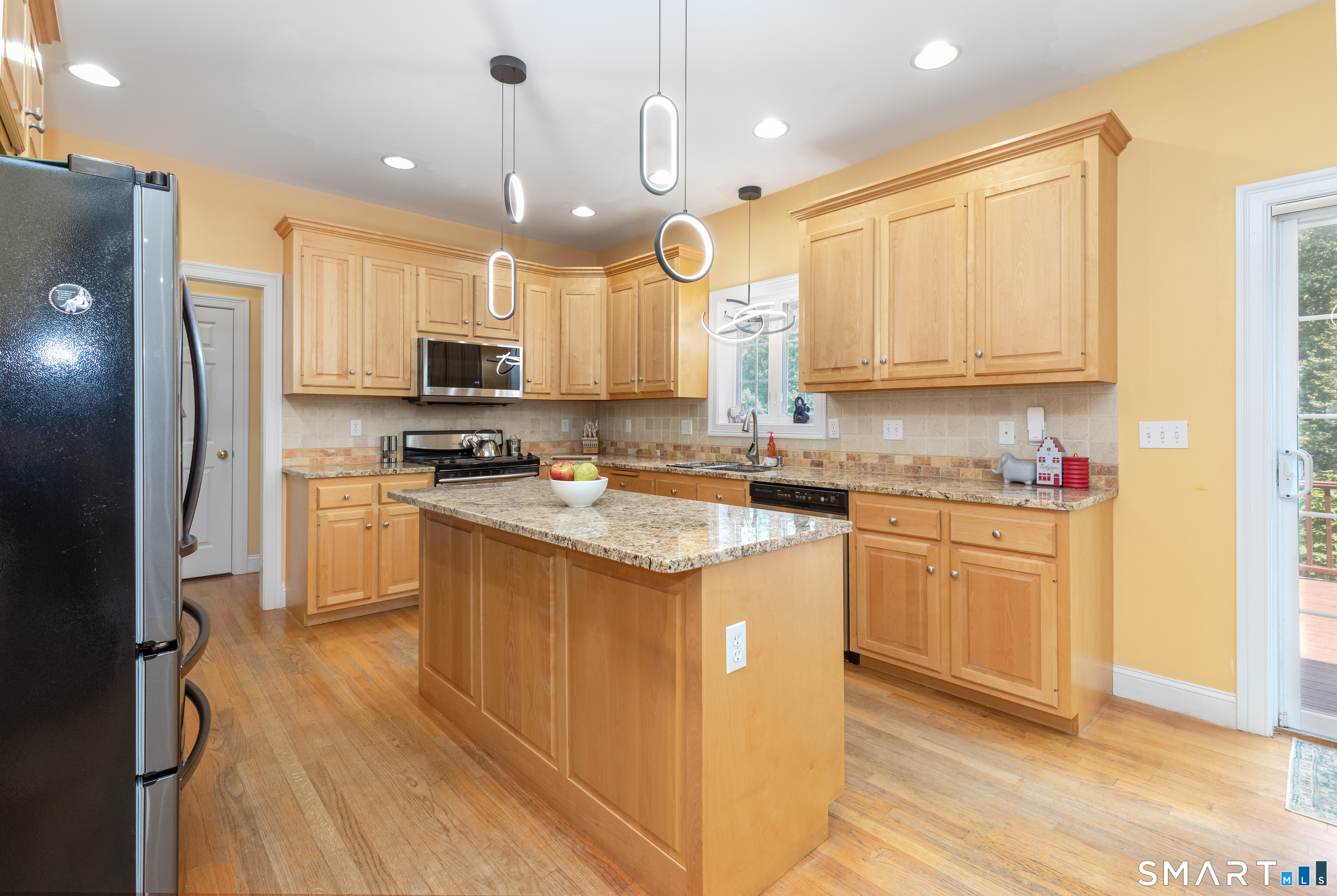 347 Lakeside Road Southbury, CT 06488 - Photo 2 of 28