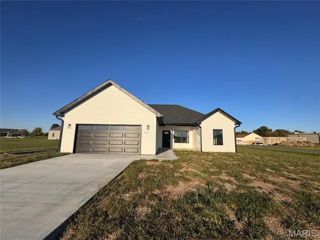 $238,000 | 303 Redbud Road, Vandalia, MO 63382