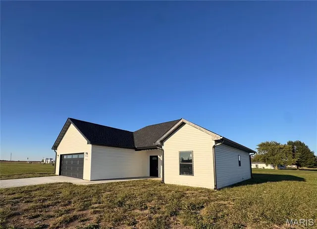 $238,000 | 303 Redbud Road, Vandalia, MO 63382