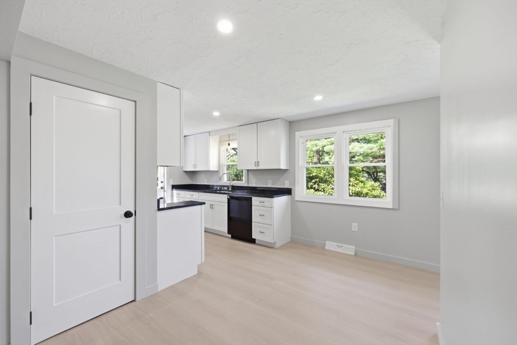 71 Beech Street Palmer, MA 01069 - Photo 16 of 38