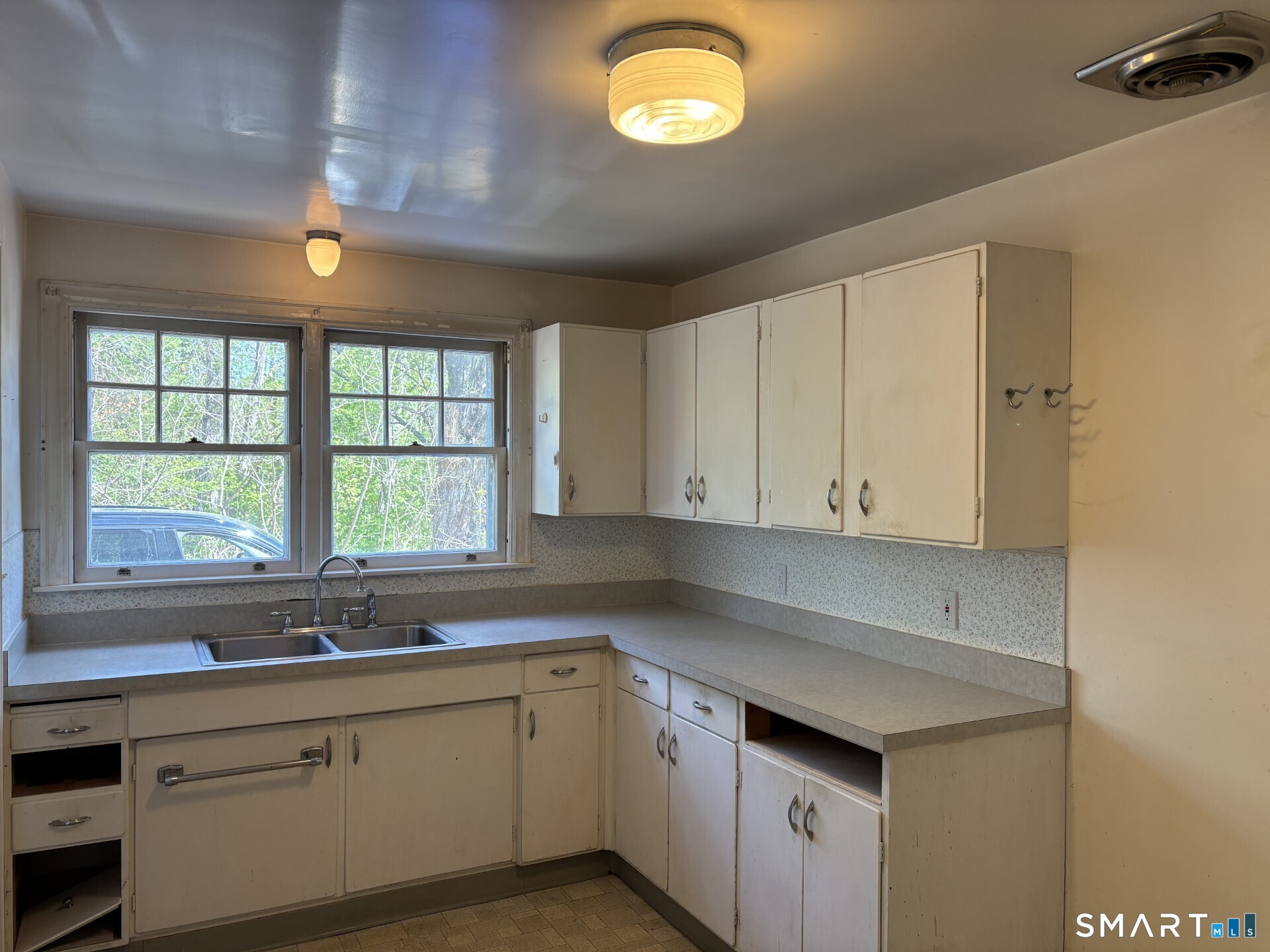 18 Norton Road East Windsor, CT 06016 - Photo 9 of 33
