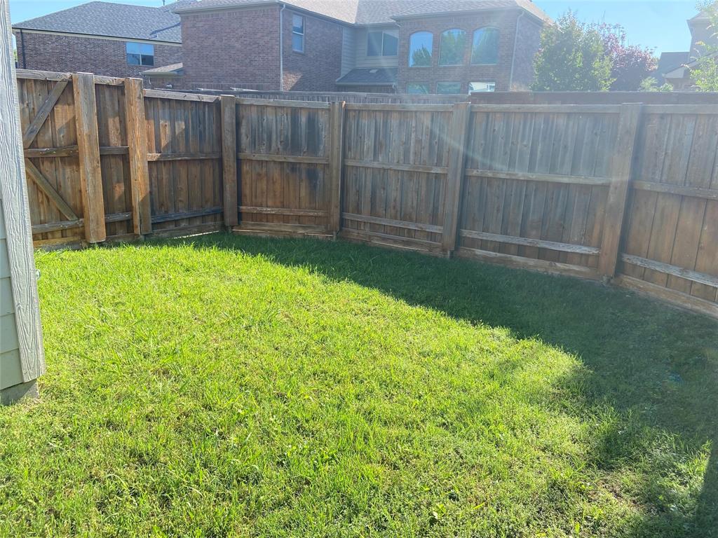 7916 Country Ridge Lane Plano, TX 75024 - Photo 20 of 27 a view of backyard with wooden fence