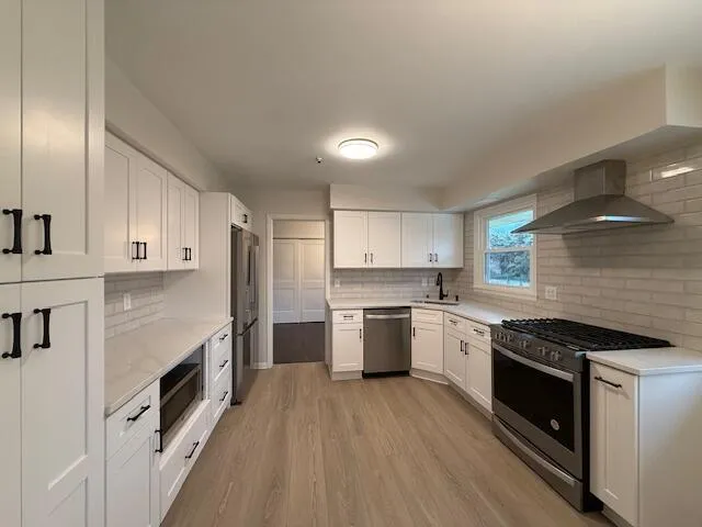 $449,900 | 6936 North Braeburn Lane, Glendale, WI 53209