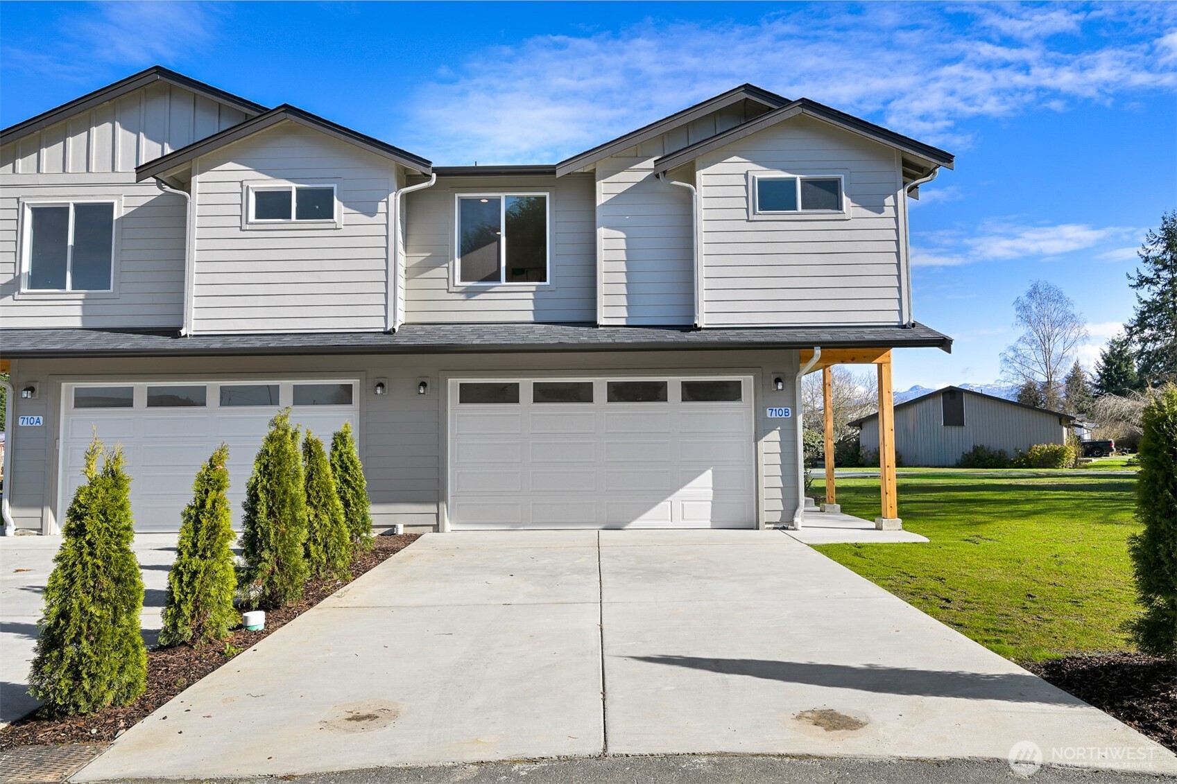 710 A F & S Grade Road, Unit B Sedro-Woolley, WA 98284 - Photo 2 of 38 a front view of a house with garden