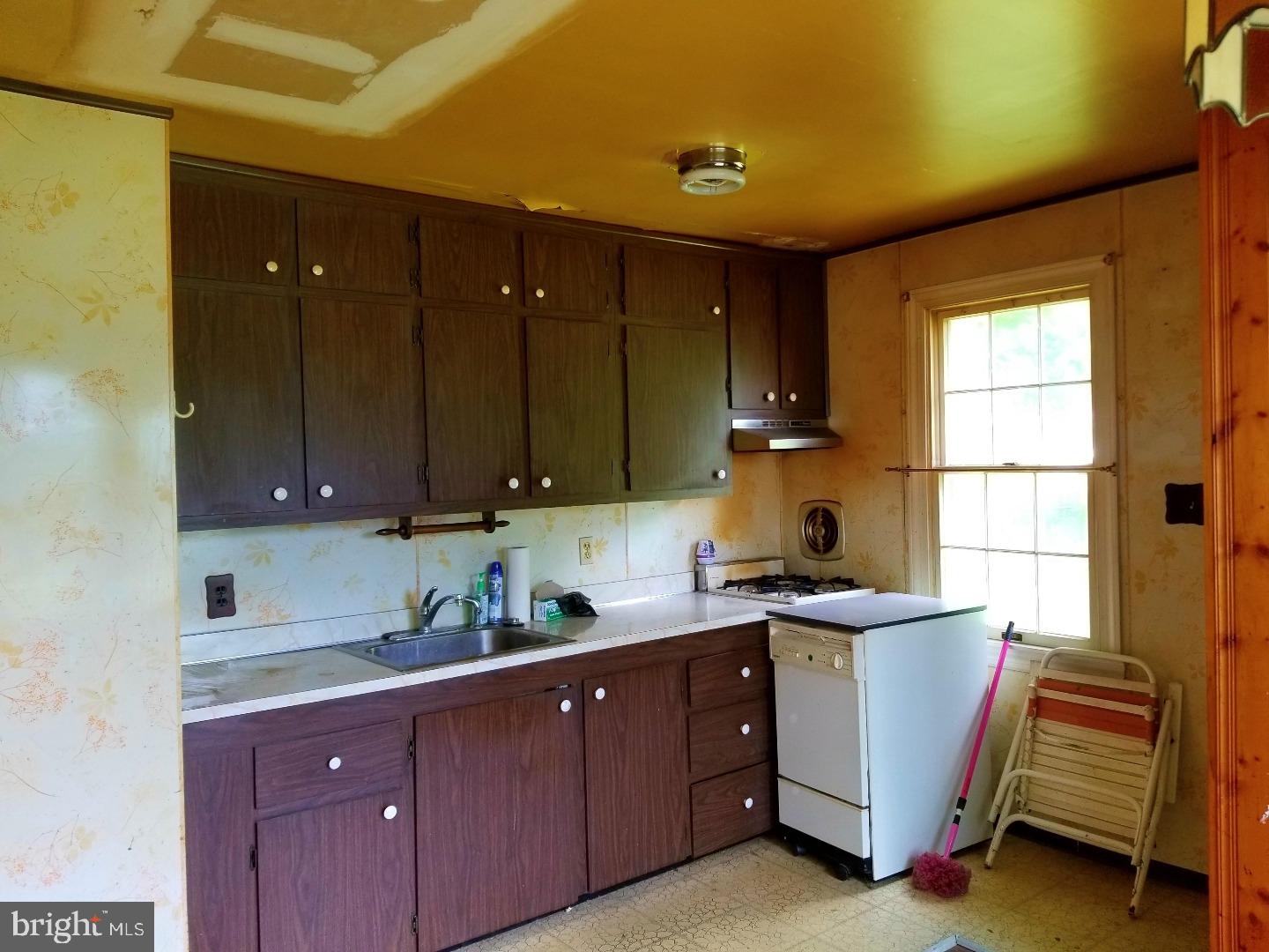 209 East Evesham Road Runnemede, NJ 08078 - Photo 7 of 24