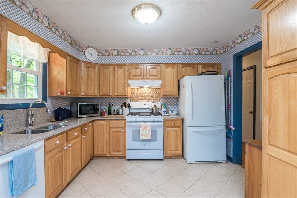 908 Burts Pit Road Northampton, MA 01062 - Photo 21 of 36