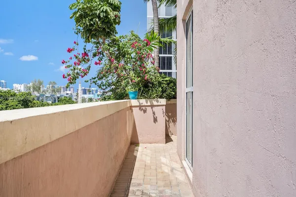 $6,890 | 17555 Atlantic Boulevard, Unit 508, Sunny Isles Beach, FL 33160