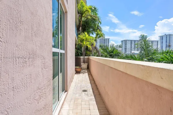$6,890 | 17555 Atlantic Boulevard, Unit 508, Sunny Isles Beach, FL 33160