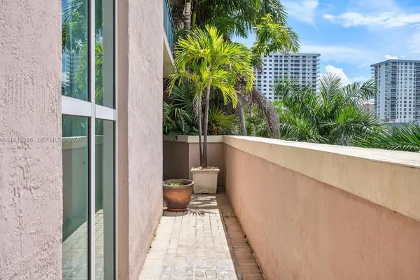 $6,890 | 17555 Atlantic Boulevard, Unit 508, Sunny Isles Beach, FL 33160