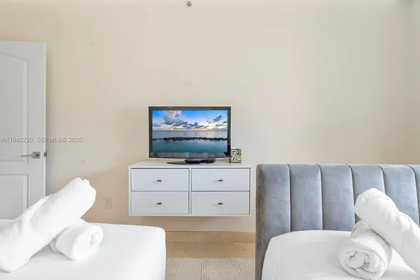 $6,890 | 17555 Atlantic Boulevard, Unit 508, Sunny Isles Beach, FL 33160