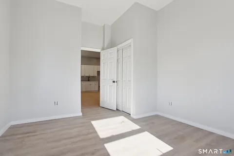 $2,400 | 215 Bank Street, Unit 2, New London, CT 06320
