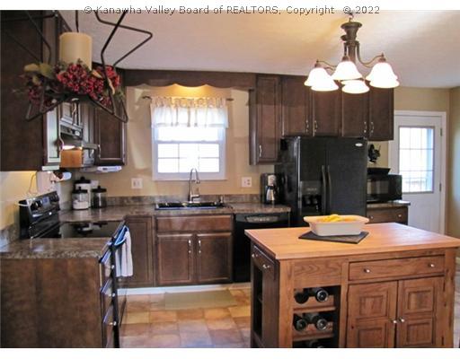 201 Carriage Way Road Nitro, WV 25143 - Photo 5 of 9 Kitchen.